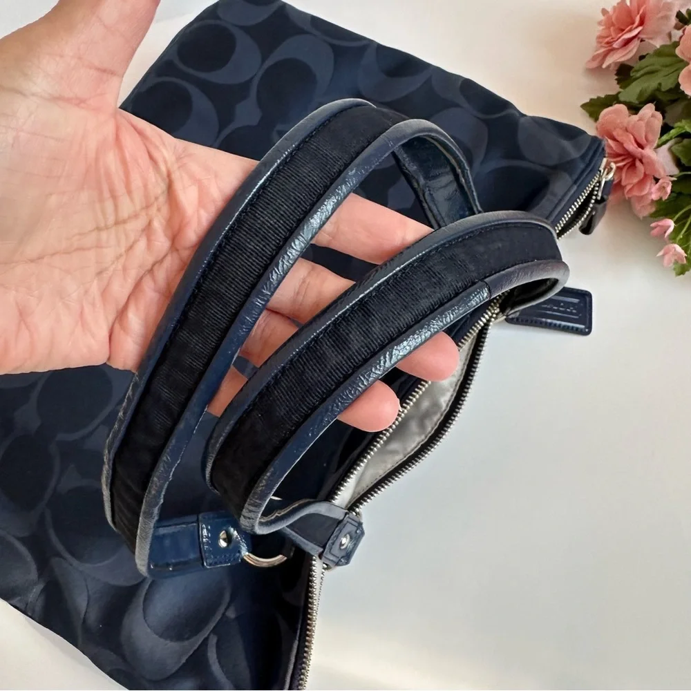 Coach “daisy signature